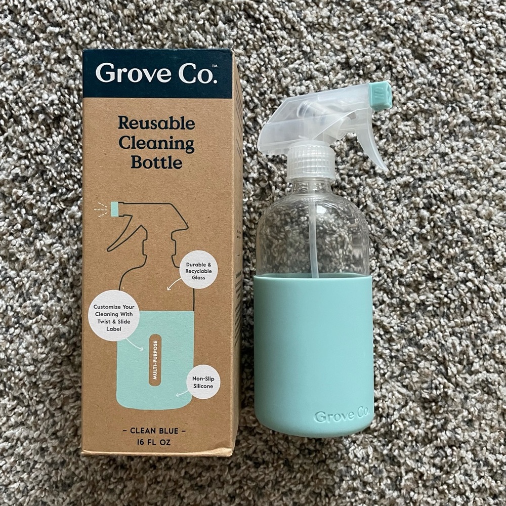 BRAND NEW reusable cleaning spray bottle!
